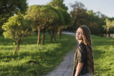 Akşama kadar geriye bak.