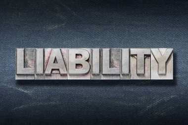 Koyu kotlu arka planda metalik harf baskısından yapılmış sorumluluk kelimesi