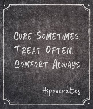 Bazen tedavi, sık sık tedavi, her zaman rahatlık - Eski Yunan hekimi Hipokrat, çerçeveli karatahtaya yazılmış bir alıntı