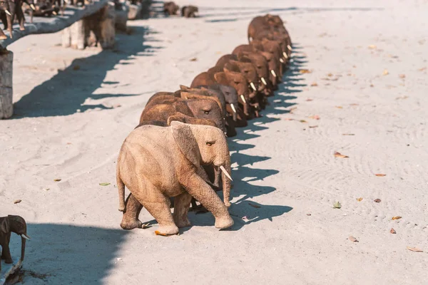 Muchos Elefantes Madera Hechos Mano Fila Mercado Aldea Namibia — Foto de Stock