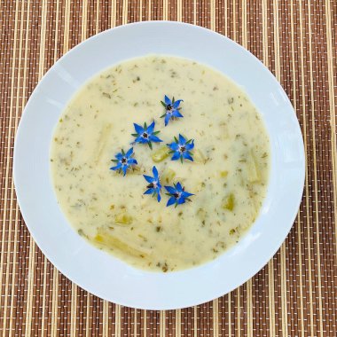 Öl ve öl Kerbelsuppe