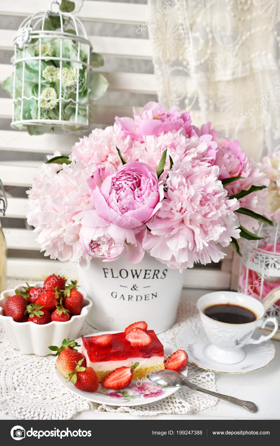 Şekerli Tatlı Çilek Reçelli Kek Kahve Meyve Shabby Chic Tarzı Stok