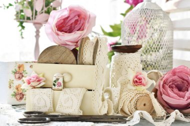 Pamuk Dantel ile Vintage tarzı iç trim bobinler ve dikiş aksesuarları natürmort