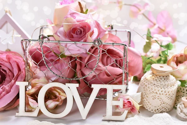 Ρομαντική Διακόσμηση Ροζ Τριαντάφυλλα Και Ερωτικά Γράμματα Στυλ Ρετρό Για — Φωτογραφία Αρχείου