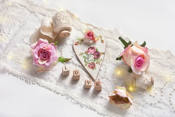 Vintage Style Flat Lay Background Heart Laces Pink Roses Valentines — стоковое фото