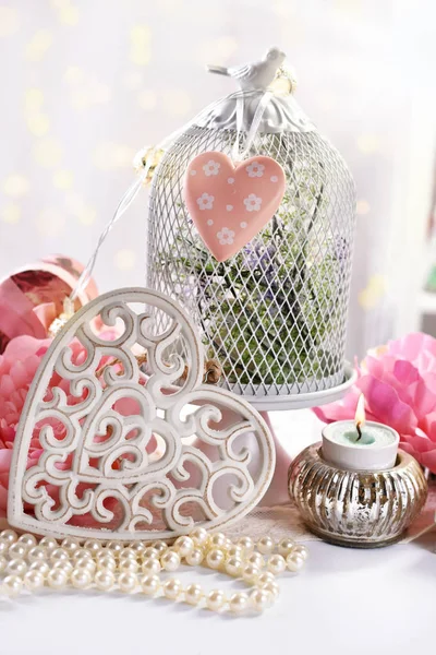 Décoration Romantique Dans Style Vintage Avec Cage Oiseaux Fleurs Cœurs — Photo