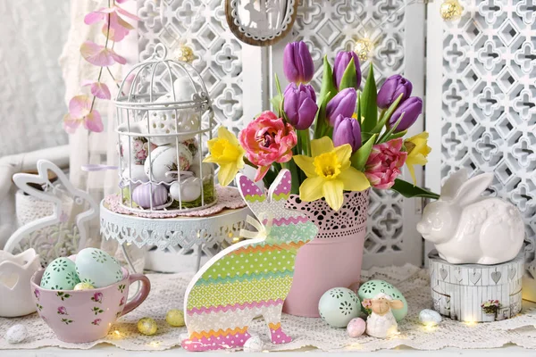 Vintage style easter decoration of home interior — Stock Photo, Image