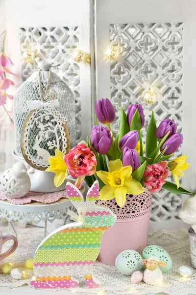 Vintage style easter decoration of home interior — Stock Photo, Image