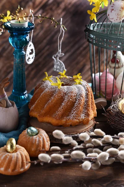 Easter ring cake with powdered sugar in vintage style — Stock Photo, Image