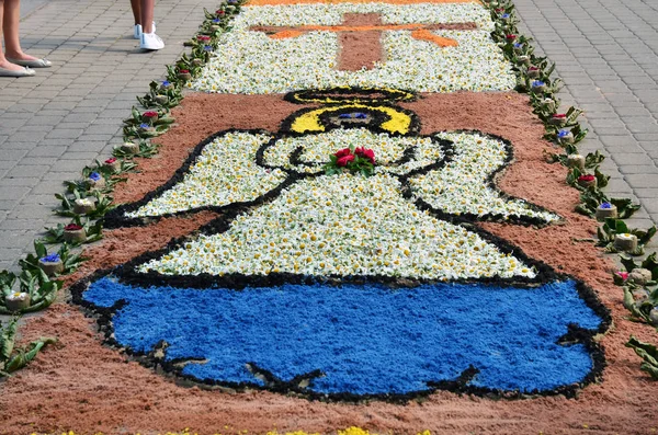 Traditionella Blom mattor i Spycimierz i Corpus Christi Day Royaltyfria Stockbilder