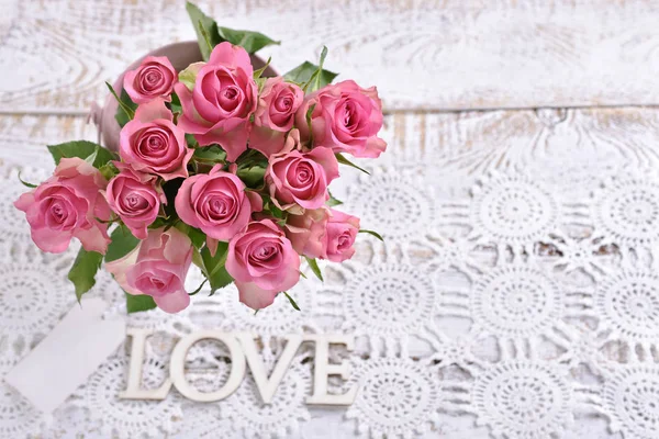 Blick von oben auf den Strauß rosa Rosen — Stockfoto