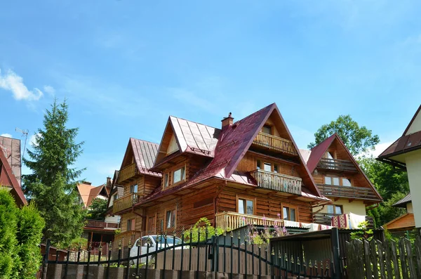 Typische Highlander huizen in Zakopane — Stockfoto