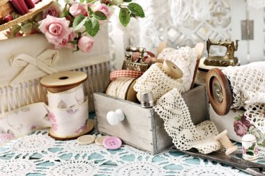 vintage dantel süsler ve dikiş kiti