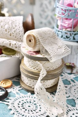 vintage dantel süsler ve dikiş kiti