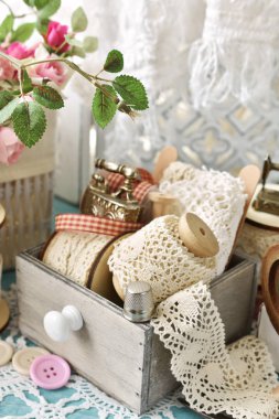 vintage dantel süsler ve dikiş kiti