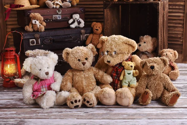 Vintage Οικογένεια Αρκουδάκι Κάθεται Στο Πάτωμα Ρουστίκ Στυλ Δωματίου Royalty Free Εικόνες Αρχείου