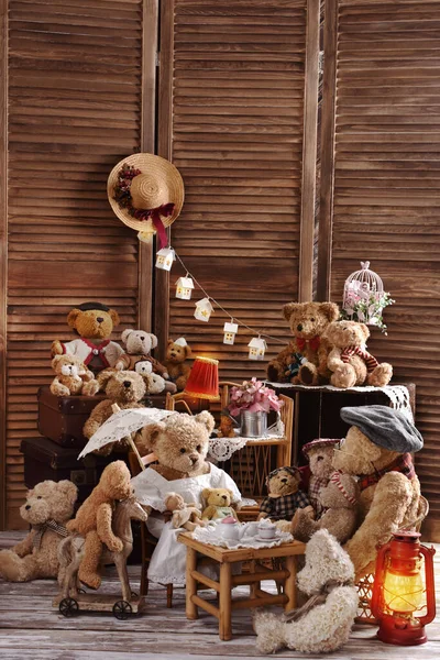 Vintage Medvídek Rodina Sedí Čajového Stolu Rustikálním Stylu Místnosti — Stock fotografie