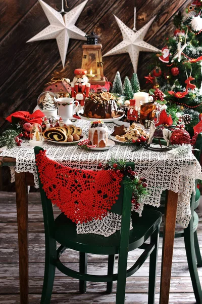 Traditionele Kerstgebak Feesttafel Rustieke Stijl Stockfoto