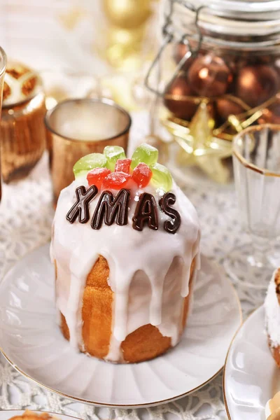 Panettone Tradizionale Con Decorazione Natalizia Tavola Festiva — Foto Stock