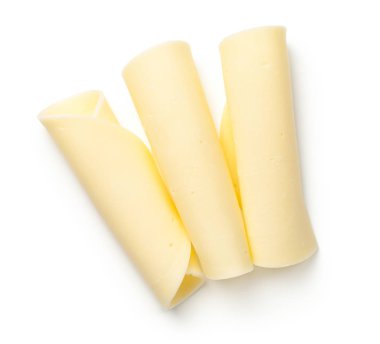 Beyaz arka plan üzerinde izole mozzarella peynir dilimleri