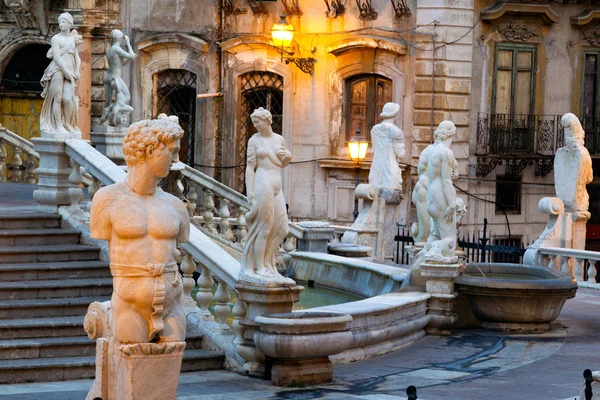 Palermo Italien Juni 2019 Der Prätorianische Brunnen Italienisch Fontana Pretoria lizenzfreie Stockfotos