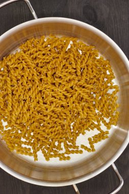 Tencere ve tavaların stüdyo fotoğrafı.