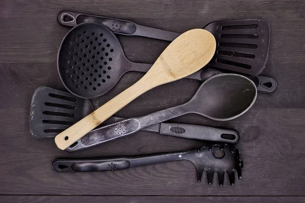 Mutfak aletlerinin stüdyo fotoğrafı.