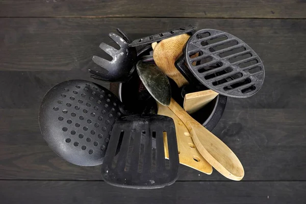 Mutfak aletlerinin stüdyo fotoğrafı.