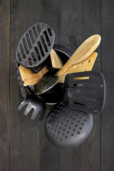 Mutfak aletlerinin stüdyo fotoğrafı.