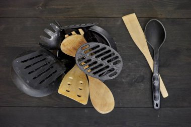 Mutfak aletlerinin stüdyo fotoğrafı.