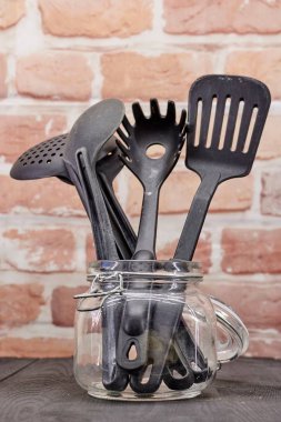 Mutfak aletlerinin stüdyo fotoğrafı.