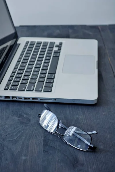 Una Foto Estudio Gafas Lectura — Foto de Stock