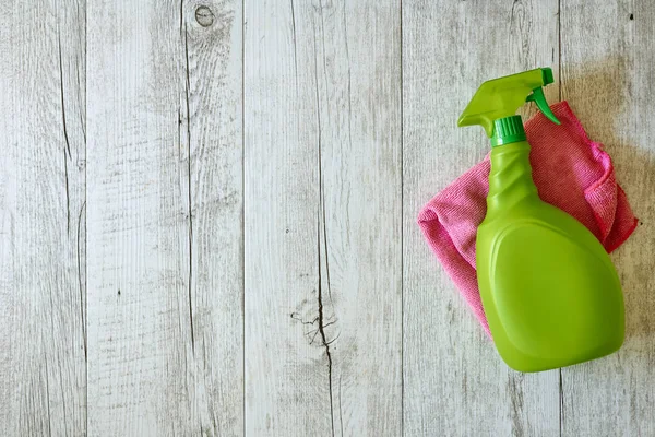 Green Spray Bottle — Stock Photo, Image