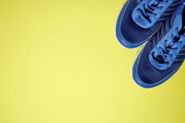 Koşu ayakkabılarının stüdyo fotoğrafı.