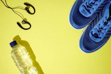 Şişelenmiş suyun stüdyo fotoğrafı.