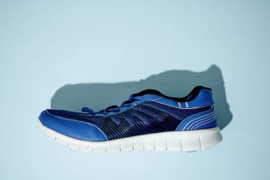 Koşu ayakkabılarının stüdyo fotoğrafı.