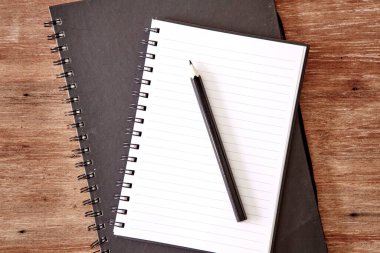 Boş bir defterin stüdyo fotoğrafı.