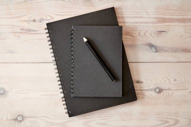 Boş bir defterin stüdyo fotoğrafı.