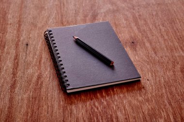 Boş bir defterin stüdyo fotoğrafı.