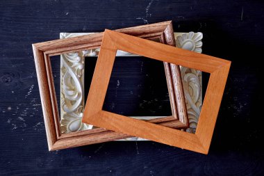 Bir resim çerçevesinin stüdyo fotoğrafı.
