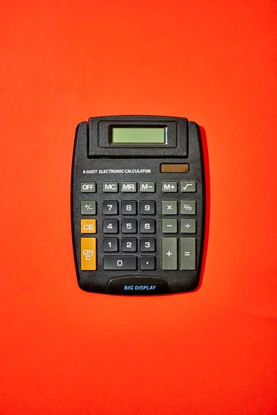 Une Photo Studio Une Calculatrice Noire — Photo