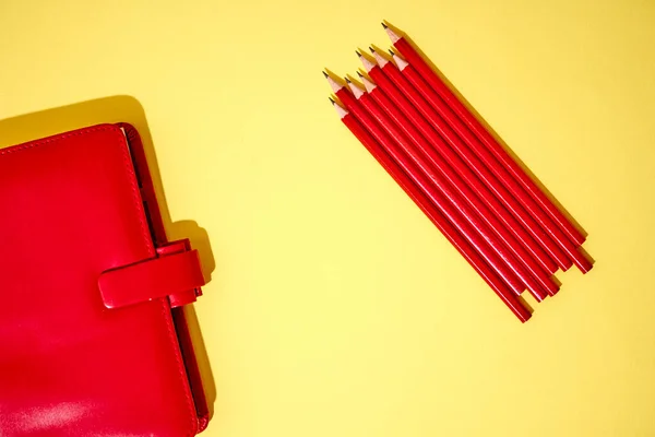 Egy Stúdiókép Piros Ceruzákról — Stock Fotó