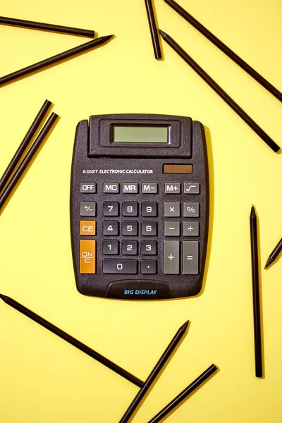 Una Foto Estudio Una Calculadora Negra — Foto de Stock