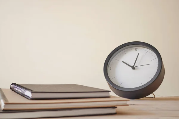 Studio Photo Desk Clock — Stock Photo, Image