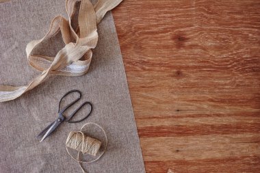 Paket malzemelerinin yakın çekim fotoğrafı.