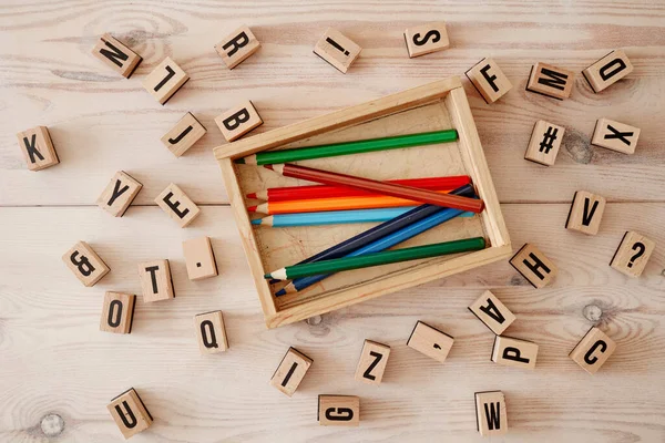 Alfabe harflerinin stüdyo fotoğrafı.