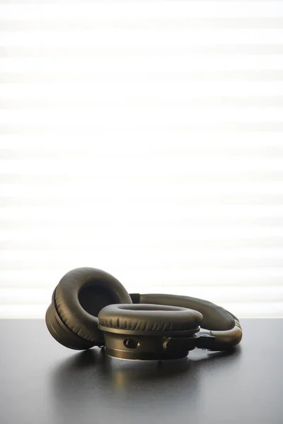 Una Foto Estudio Auriculares Negros —  Fotos de Stock