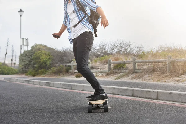 Σύγχρονη Μετακίνηση Ηλεκτρικό Skateboard Στην Πόλη Αστικές Μεταφορές Μπαταρία Οχήματος — Φωτογραφία Αρχείου