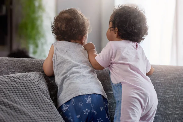 Back View Baby Boy Girl Standing Together Back Couch — Stock Photo, Image