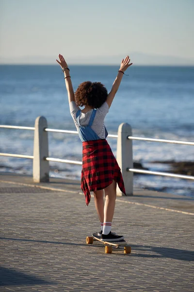 Longboarding girl having fun cruising — Stock Photo, Image